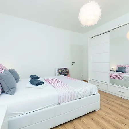 Luxury Angel Daire Split