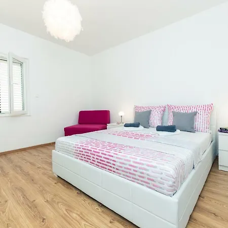 Luxury Angel Daire Split